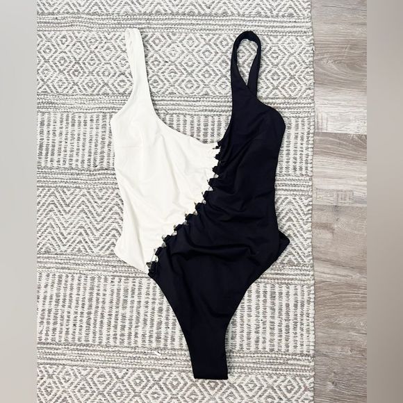 L SPACE SOLSTICE ONE PIECE SWIMSUIT - Picture 6 of 9